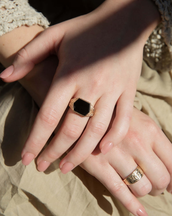Vintage Circa 1980s Hexagonal Onyx Leaf Ring 9 Carat Gold