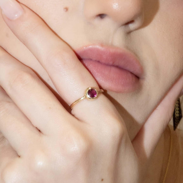 Contemporary Rubover Rhodolite Garnet Ring 9 Carat Yellow Gold