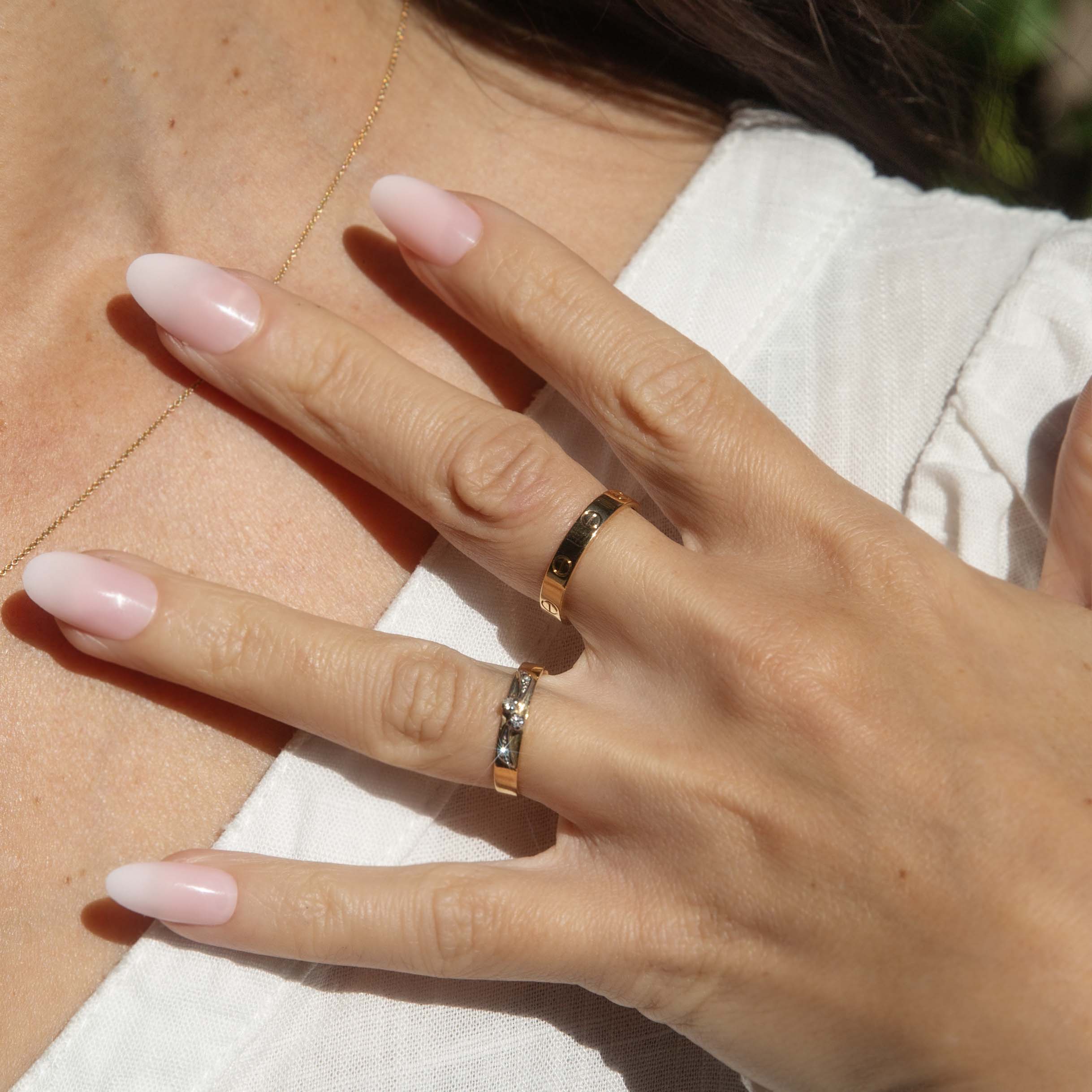 Marnie Vintage Circa 1980s Diamond Ribbon Top Flat Band Ring 18ct Two Tone Gold Rings Imperial Jewellery 
