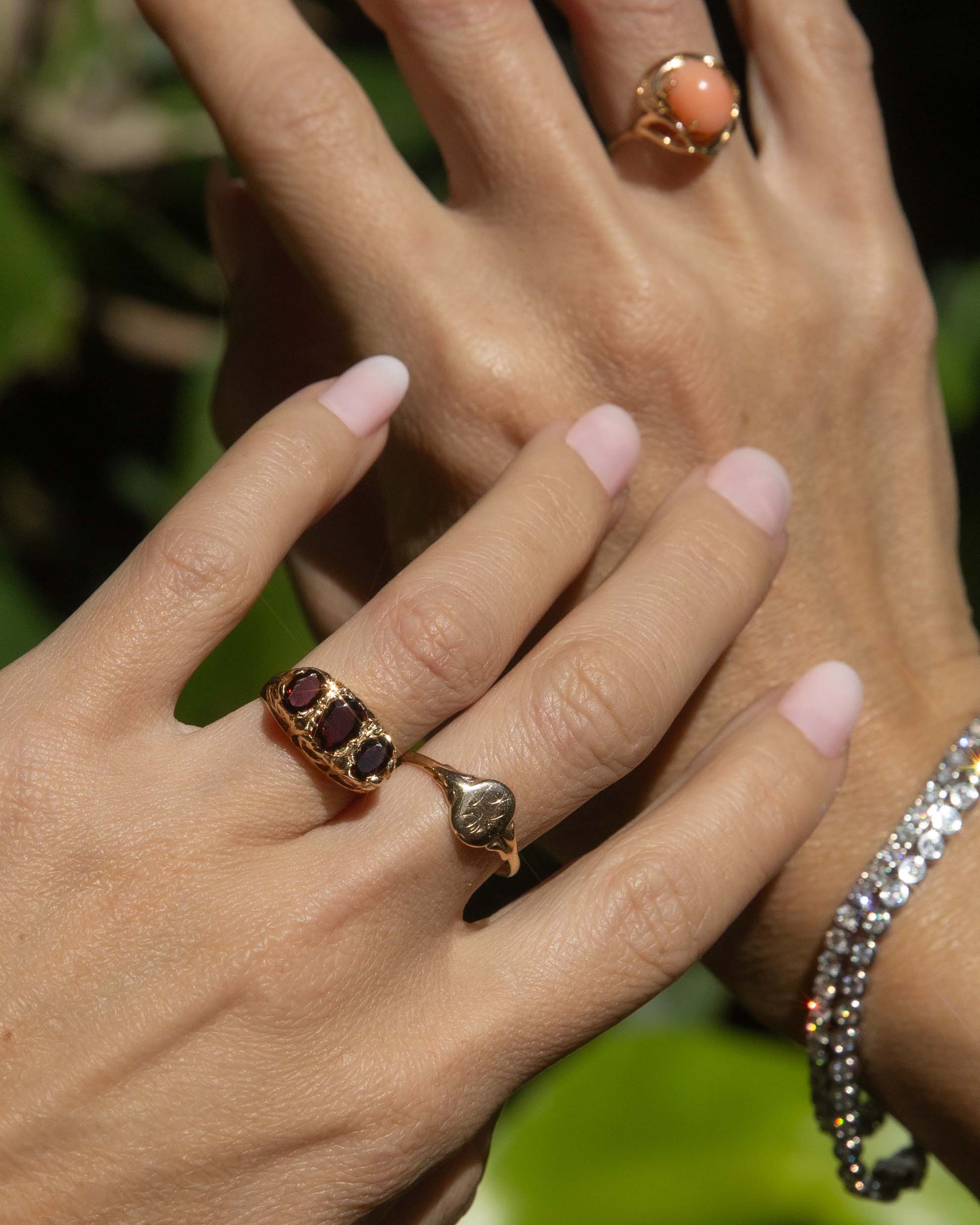 Mavis 1971 Oval Garnet Three Stone London Bridge Filigree Ring 9ct Yellow Gold Rings Imperial Jewellery 