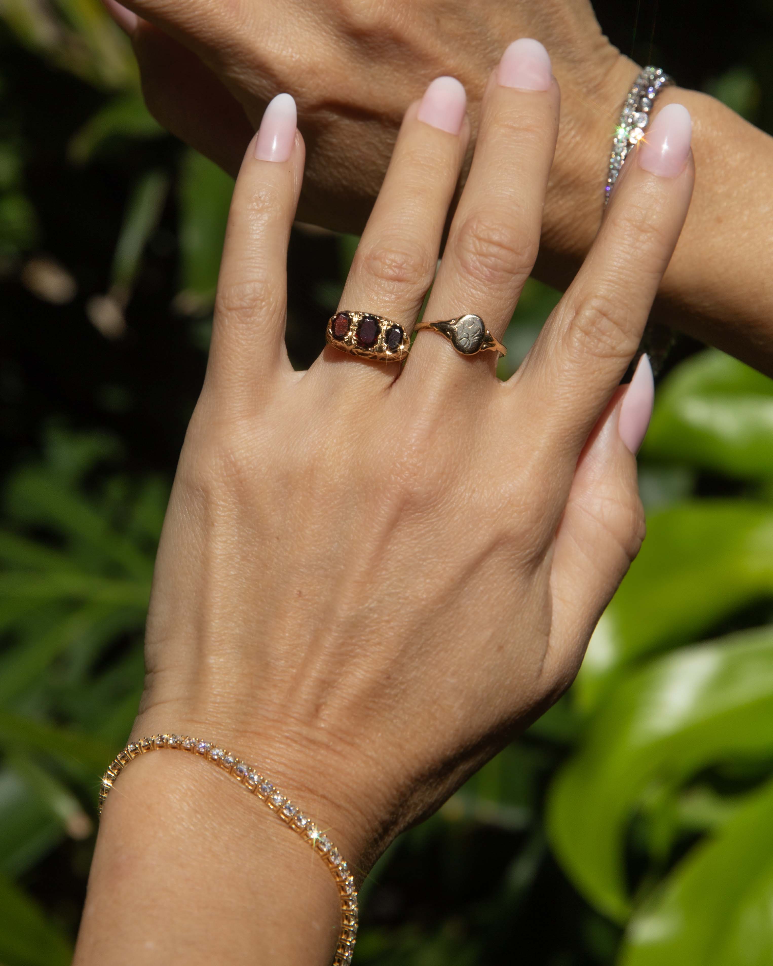 Mavis 1971 Oval Garnet Three Stone London Bridge Filigree Ring 9ct Yellow Gold Rings Imperial Jewellery 