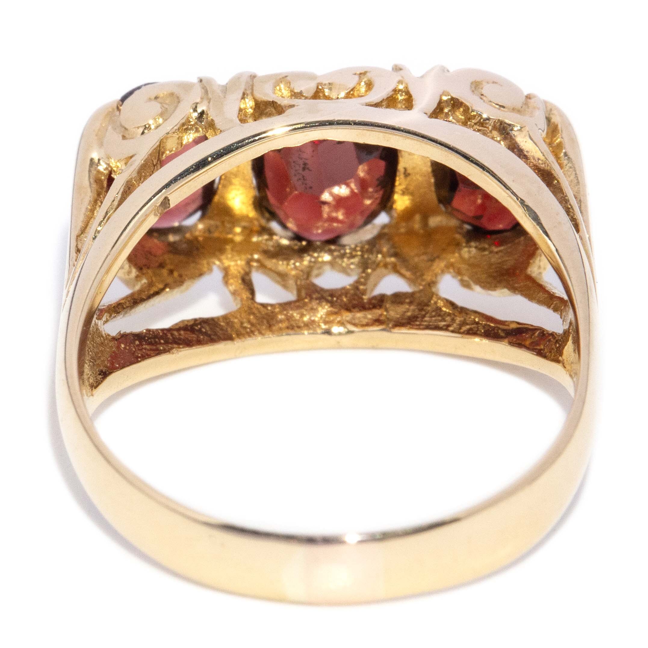 Mavis 1971 Oval Garnet Three Stone London Bridge Filigree Ring 9ct Yellow Gold Rings Imperial Jewellery 