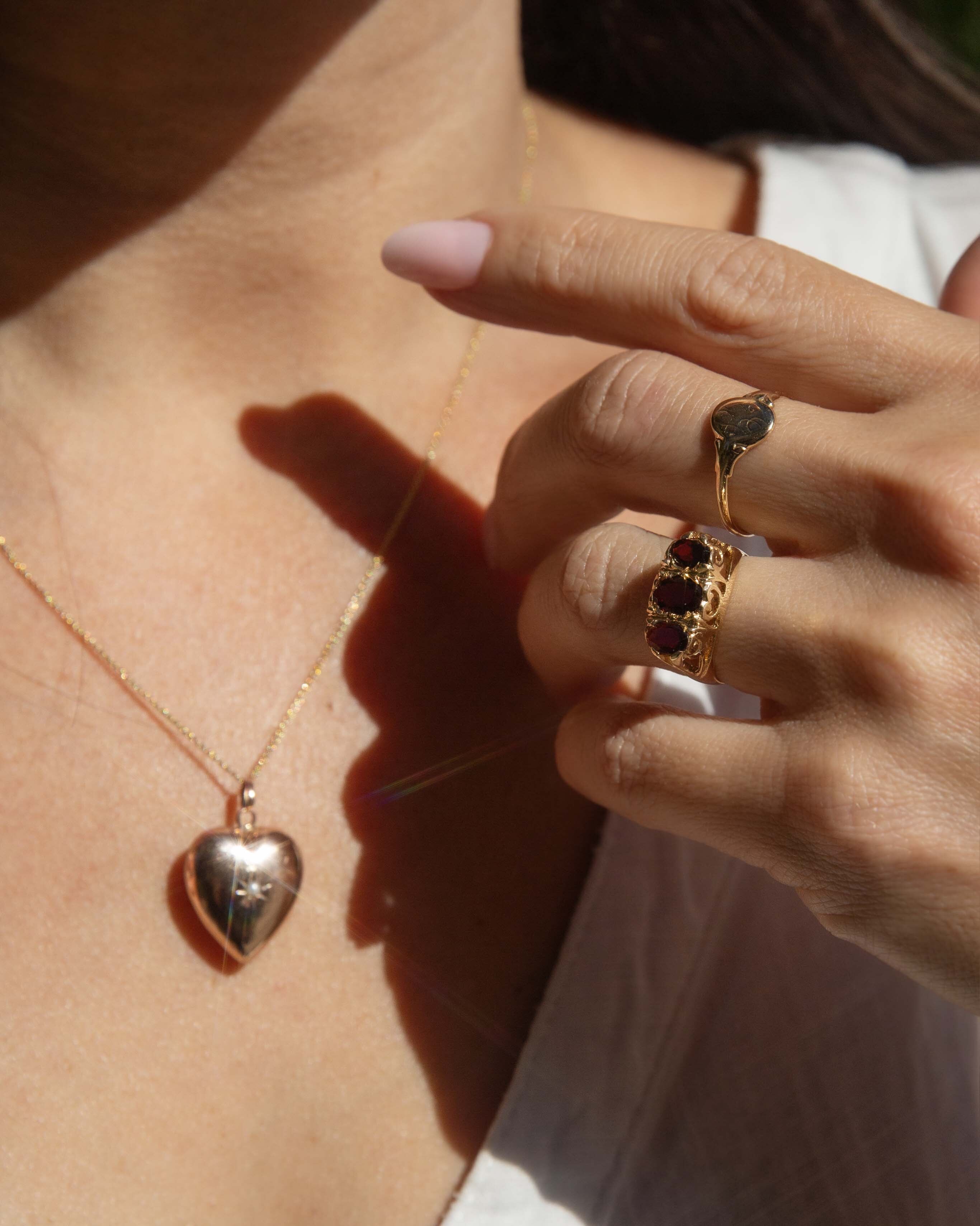 Mavis 1971 Oval Garnet Three Stone London Bridge Filigree Ring 9ct Yellow Gold Rings Imperial Jewellery 