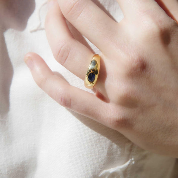 Nadya 1990s Sapphire Domed Band 18ct Gold